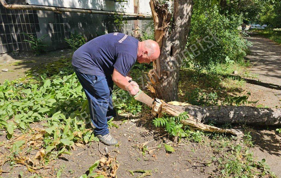 Алексей Кулемзин: Сотрудники Управы Ворошиловского района активно оказывают помощь предприятию «Зеленстрой», которое испытывает кадровый дефицит Алексей Кулемзин: Сотрудники Управы Ворошиловского района активно оказывают помощь предприятию «Зеленстрой», которое испытывает кадровый дефицит
