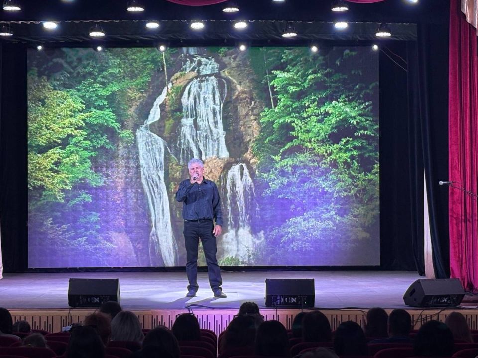 Сергей Юзвинкевич: Сегодня в Володарском доме культуры состоялось торжественное вручение медалей за особые успехи в учении Сергей Юзвинкевич: Сегодня в Володарском доме культуры состоялось торжественное вручение медалей за особые успехи в учении