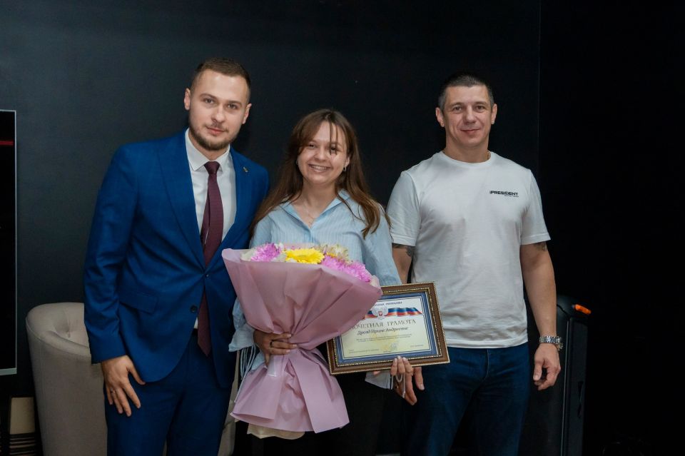 «Пожать руку каждому и поблагодарить за многолетнюю работу!» «Пожать руку каждому и поблагодарить за многолетнюю работу!»