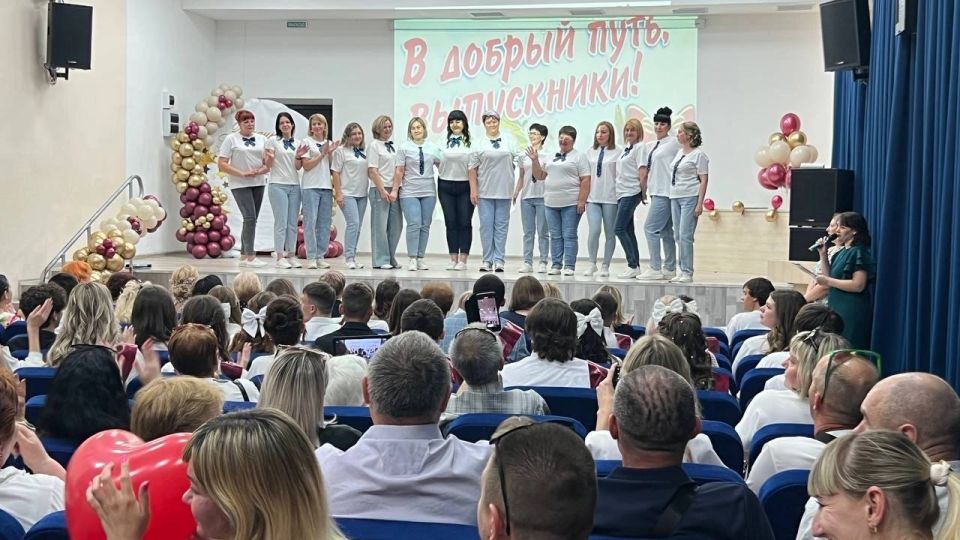 В Кировском 100 выпускников получили аттестаты об окончании школы В Кировском 100 выпускников получили аттестаты об окончании школы