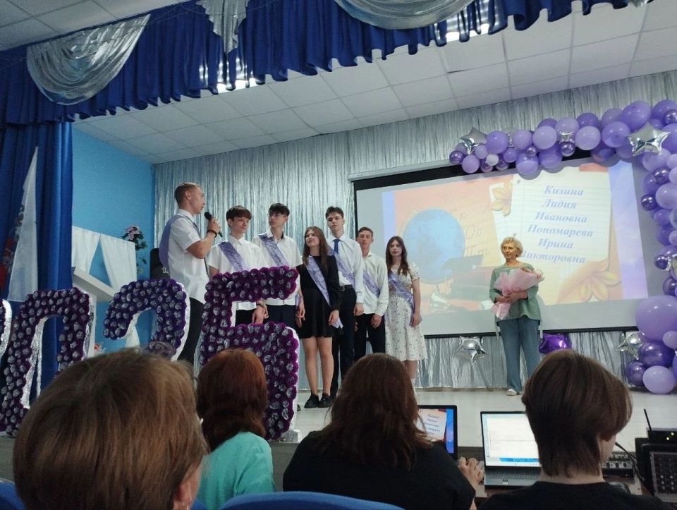 Куда уходит детство.. 28 июня 2025 года в ГБОУ " Светлодарская школа 11" состоялся торжественный педсовет по выпуску девятиклассников и вручению аттестатов об основном общем образовании. Это значимое событие объединило... Куда уходит детство.. 28 июня 2025 года в ГБОУ " Светлодарская школа 11" состоялся торжественный педсовет по выпуску девятиклассников и вручению аттестатов об основном общем образовании. Это значимое событие объединило...