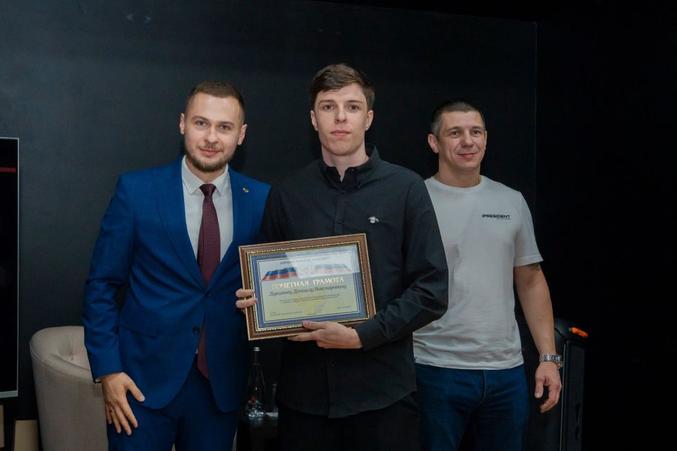 «Пожать руку каждому и поблагодарить за многолетнюю работу!» «Пожать руку каждому и поблагодарить за многолетнюю работу!»