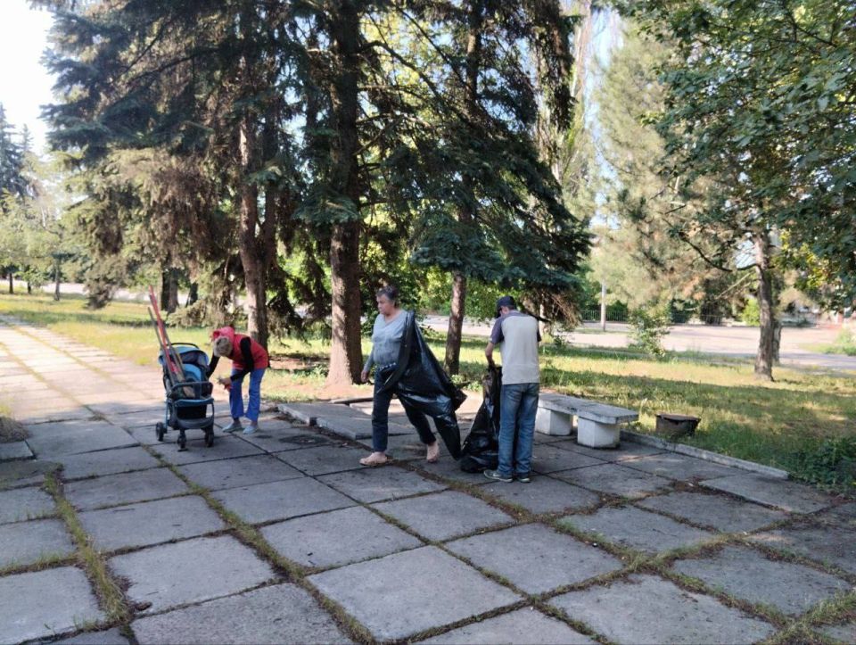 В Кировском внутригородском районе прошел субботник В Кировском внутригородском районе прошел субботник