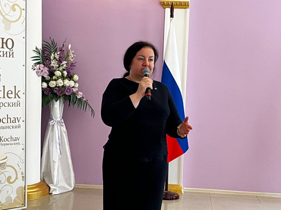 Виктория Жукова: Вместе с заместителем Министра образования и науки Донецкой Народной Республики Пестрецовым Виталием Викторовичем наградили наших выпускников медалями «За особые успехи в учении» Виктория Жукова: Вместе с заместителем Министра образования и науки Донецкой Народной Республики Пестрецовым Виталием Викторовичем наградили наших выпускников медалями «За особые успехи в учении»