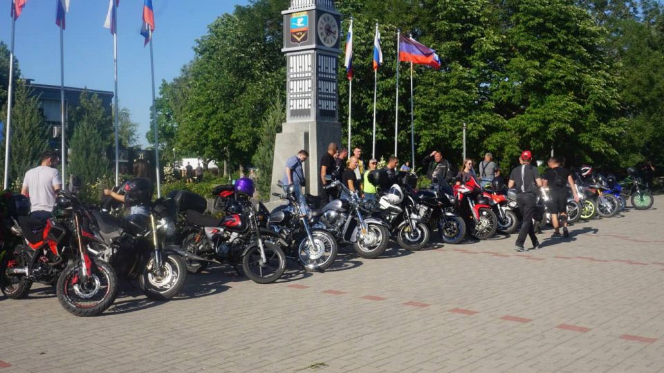 День молодежи в поселке Мангуш запомнится надолго как настоящий праздник энергии и драйва День молодежи в поселке Мангуш запомнится надолго как настоящий праздник энергии и драйва
