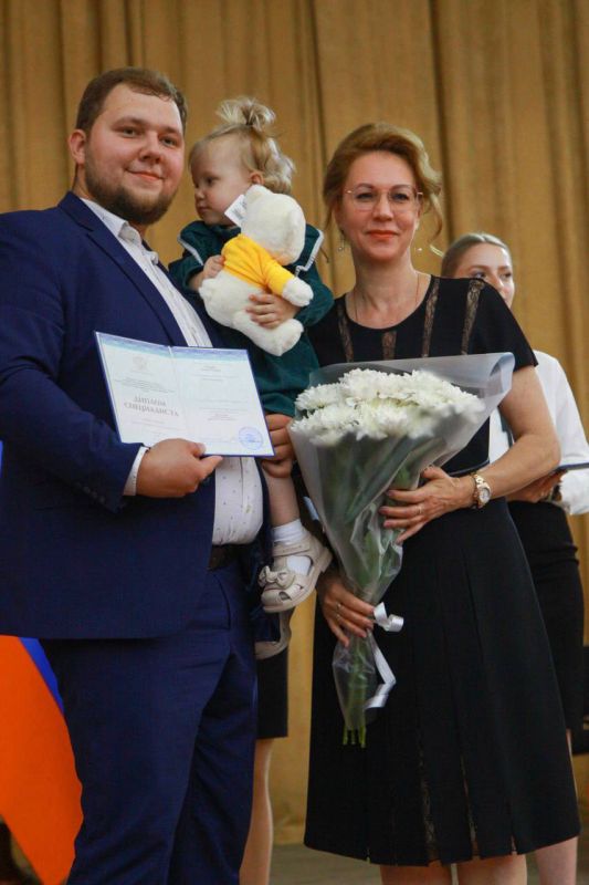 Лариса Толстыкина: Приняла участие в торжественной церемонии вручения дипломов выпускникам Донецкого государственного медицинского университета Лариса Толстыкина: Приняла участие в торжественной церемонии вручения дипломов выпускникам Донецкого государственного медицинского университета