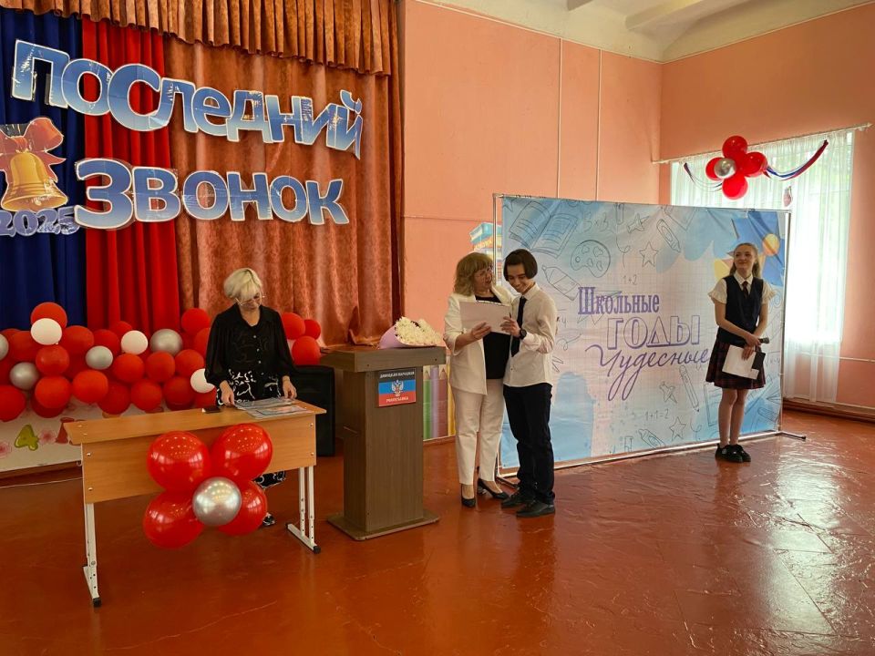Игорь Мартынов: Торжественное вручение аттестатов выпускникам 9 и 11 классов Игорь Мартынов: Торжественное вручение аттестатов выпускникам 9 и 11 классов