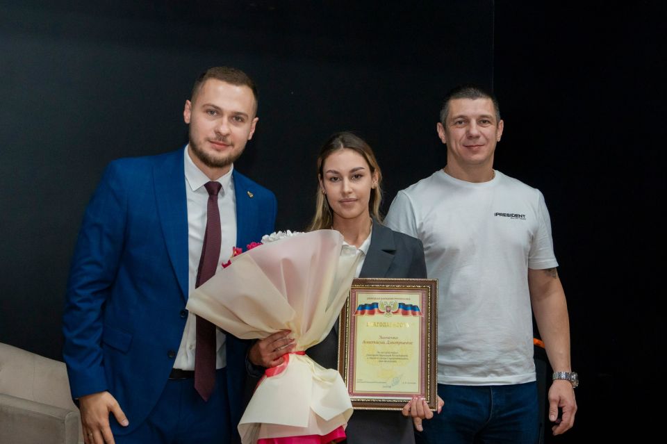 «Пожать руку каждому и поблагодарить за многолетнюю работу!» «Пожать руку каждому и поблагодарить за многолетнюю работу!»