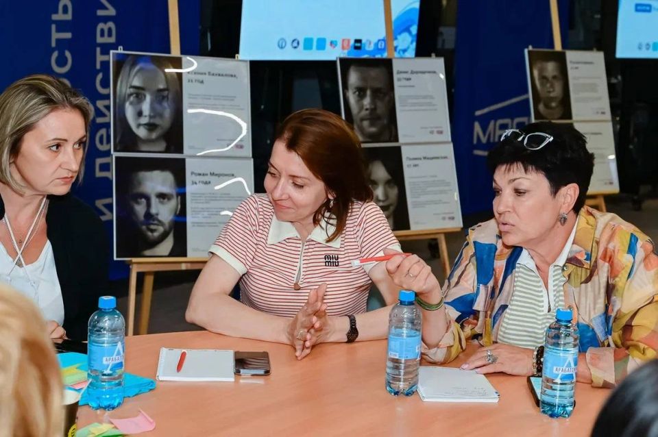 От всей души хочу выразить искреннюю признательность и безграничную благодарность Председателю Региональной общественной организации "Союз женщин ДНР" Екатерине Геннадиевна Мартьяновой за приглашение и возможность личного... От всей души хочу выразить искреннюю признательность и безграничную благодарность Председателю Региональной общественной организации "Союз женщин ДНР" Екатерине Геннадиевна Мартьяновой за приглашение и возможность личного...