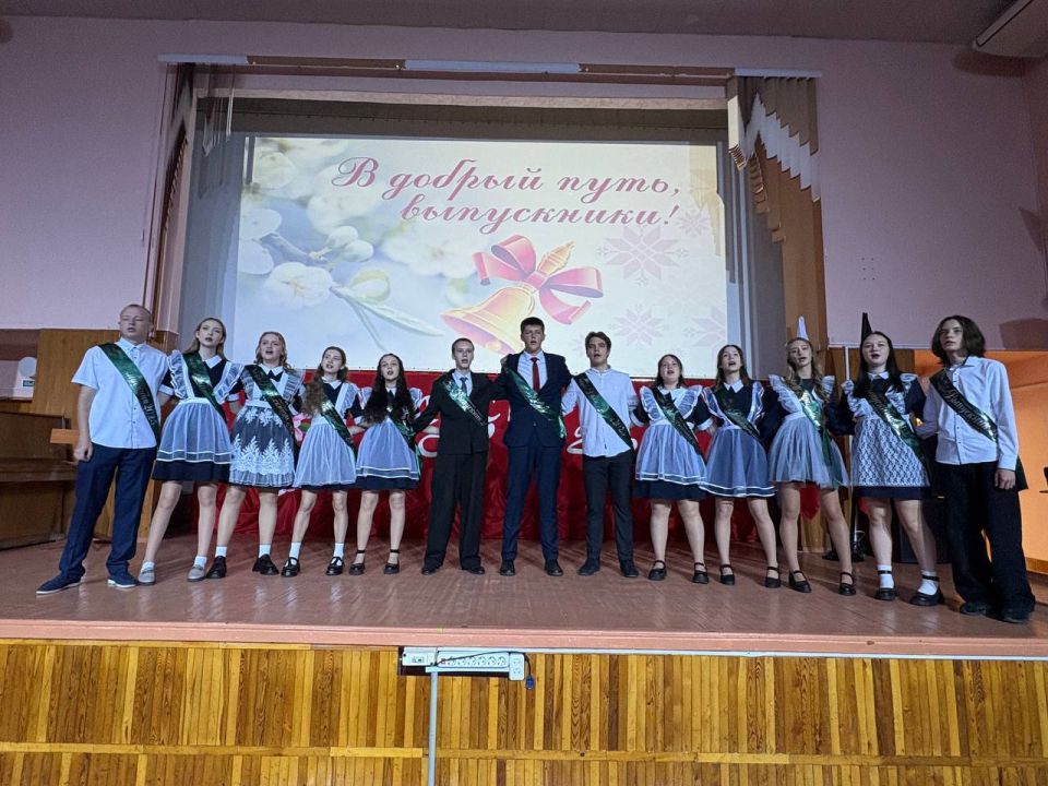 В Кировском 100 выпускников получили аттестаты об окончании школы В Кировском 100 выпускников получили аттестаты об окончании школы