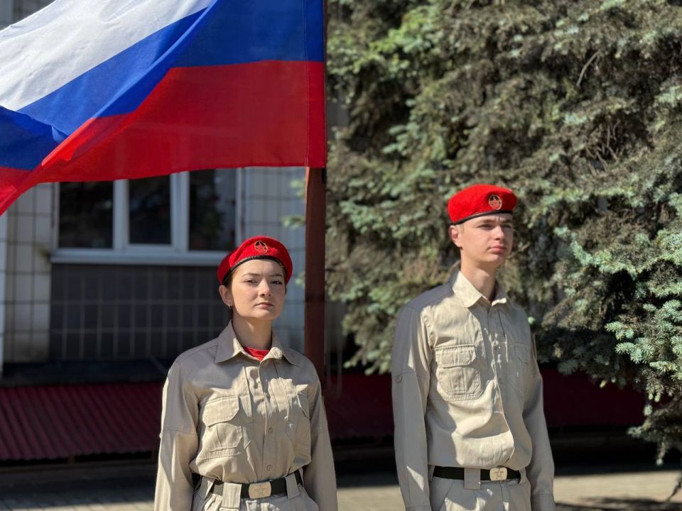 Александр Шатов: В Шахтерском округе состоялось торжественное поднятие государственного флага Российской Федерации, посвященное Дню молодежи Александр Шатов: В Шахтерском округе состоялось торжественное поднятие государственного флага Российской Федерации, посвященное Дню молодежи