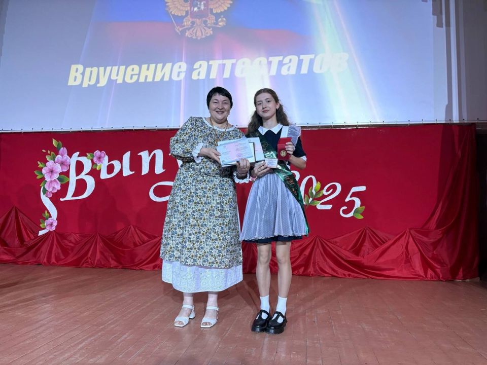 В Кировском 100 выпускников получили аттестаты об окончании школы В Кировском 100 выпускников получили аттестаты об окончании школы