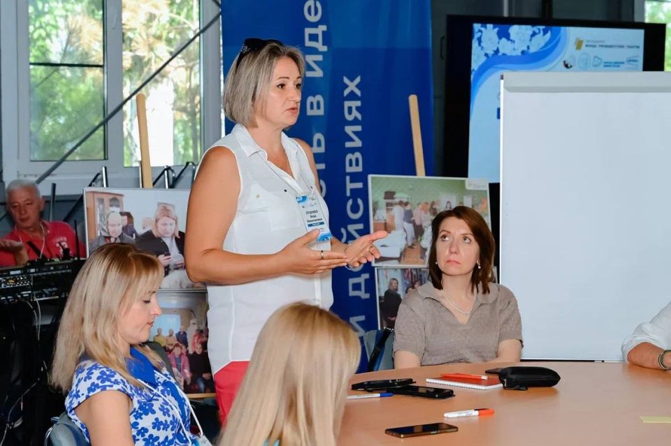 От всей души хочу выразить искреннюю признательность и безграничную благодарность Председателю Региональной общественной организации "Союз женщин ДНР" Екатерине Геннадиевна Мартьяновой за приглашение и возможность личного... От всей души хочу выразить искреннюю признательность и безграничную благодарность Председателю Региональной общественной организации "Союз женщин ДНР" Екатерине Геннадиевна Мартьяновой за приглашение и возможность личного...