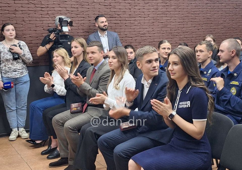 В Донецке активной молодежи вручили государственные награды В Донецке активной молодежи вручили государственные награды