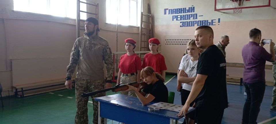 27 июня 2025 года юнармейцев ВПК «Отвага» г.Ждановка приняли участие в патриотическом мероприятии к 80-й годовщине Великой Победы «Эстафета памяти» 27 июня 2025 года юнармейцев ВПК «Отвага» г.Ждановка приняли участие в патриотическом мероприятии к 80-й годовщине Великой Победы «Эстафета памяти»