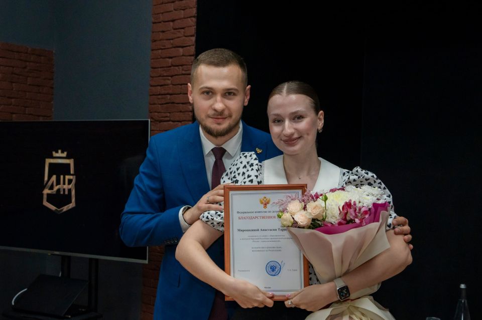 «Пожать руку каждому и поблагодарить за многолетнюю работу!» «Пожать руку каждому и поблагодарить за многолетнюю работу!»