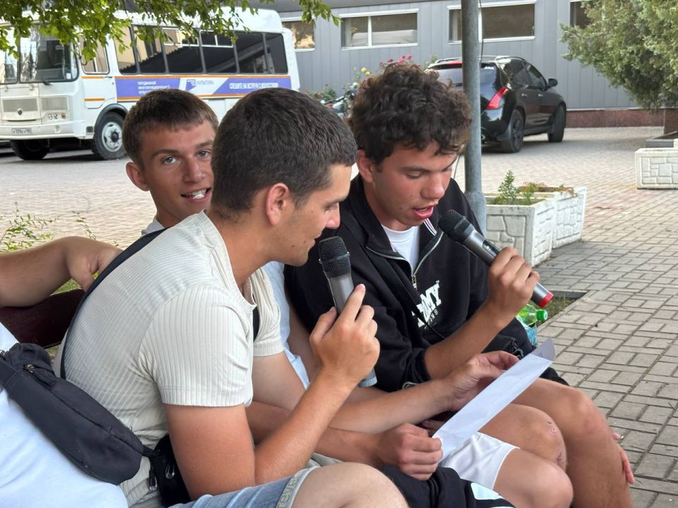 День молодежи в поселке Мангуш запомнится надолго как настоящий праздник энергии и драйва День молодежи в поселке Мангуш запомнится надолго как настоящий праздник энергии и драйва