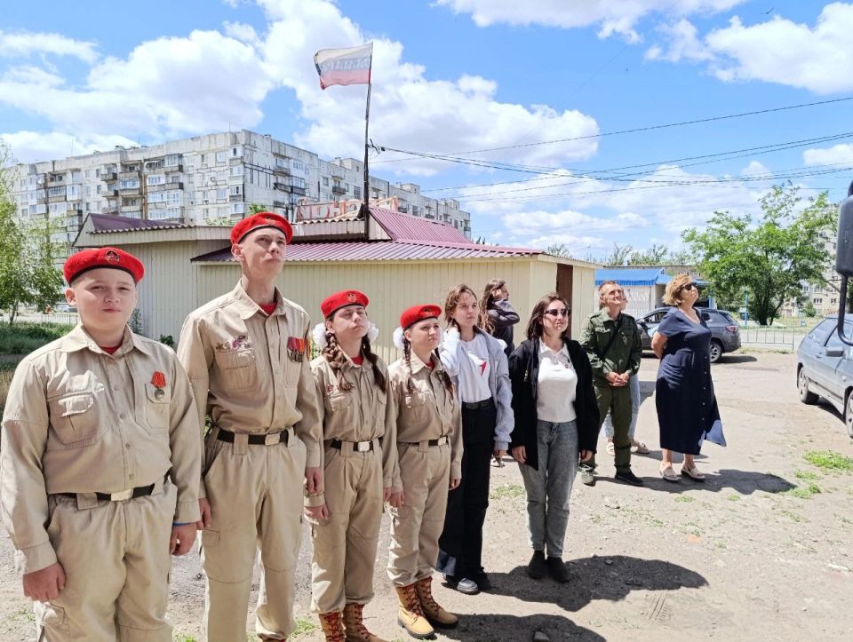 Юнармейцы местного отделения г.о Снежное ВВПОД "МОЛОДАЯ ГВАРДИЯ ЮНАРМИЯ" ВПК "Оплот" приняли участие в мероприятии "Пост №1" Юнармейцы местного отделения г.о Снежное ВВПОД "МОЛОДАЯ ГВАРДИЯ ЮНАРМИЯ" ВПК "Оплот" приняли участие в мероприятии "Пост №1"