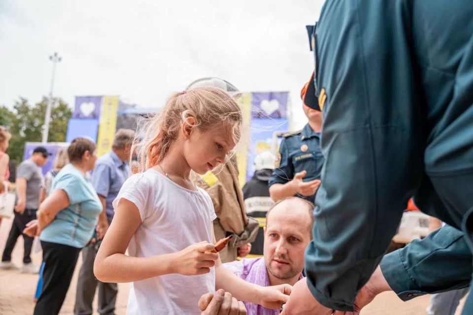 День молодежи впервые отметили очно в центральном парке Донецка и провели фестиваль на главной площади Мариуполя День молодежи впервые отметили очно в центральном парке Донецка и провели фестиваль на главной площади Мариуполя