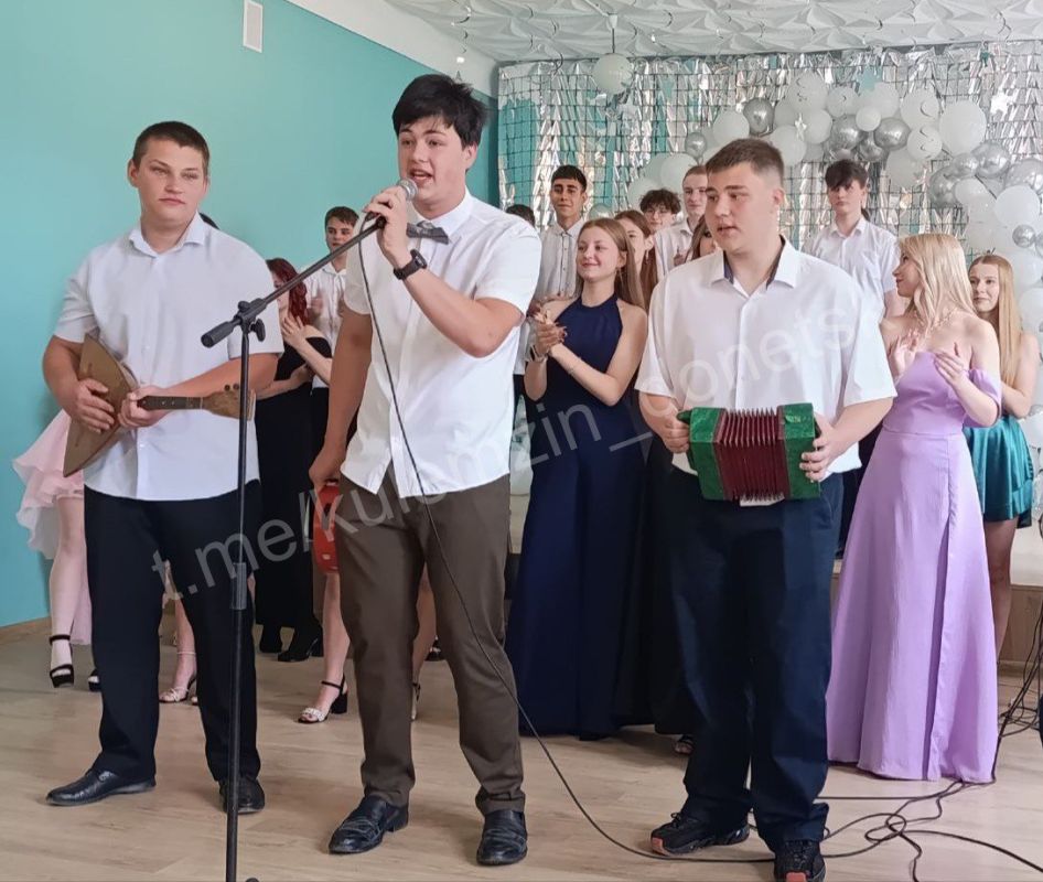 Алексей Кулемзин: Сегодня в Донецке звучат радостные мелодии и смех — в общеобразовательных учреждениях города проходят торжественные выпускные вечера Алексей Кулемзин: Сегодня в Донецке звучат радостные мелодии и смех — в общеобразовательных учреждениях города проходят торжественные выпускные вечера