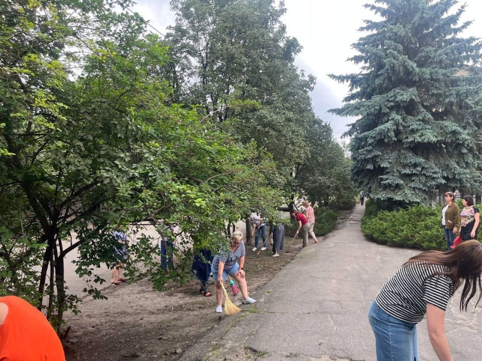 В Кировском внутригородском районе прошел субботник В Кировском внутригородском районе прошел субботник