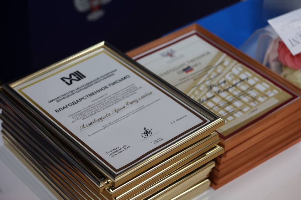 Вы это заслужили!. Сегодня на площадке президентской платформы «Россия — страна возможностей» прошло торжественное вручение благодарственных писем от Министерства и Комитета по молодежной политике и патриотическому... Вы это заслужили!. Сегодня на площадке президентской платформы «Россия — страна возможностей» прошло торжественное вручение благодарственных писем от Министерства и Комитета по молодежной политике и патриотическому...