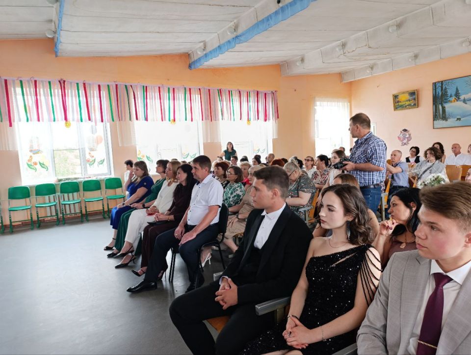 В школах Амвросиевского округа прошли выпускные В школах Амвросиевского округа прошли выпускные