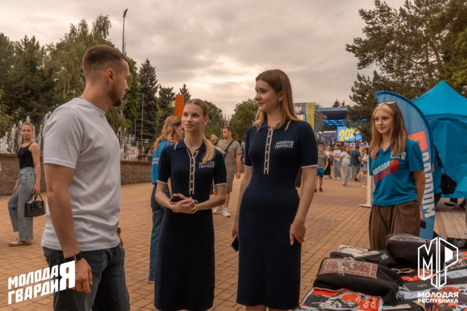 В парке Щербакова представили выставку дизайнерской одежды В парке Щербакова представили выставку дизайнерской одежды