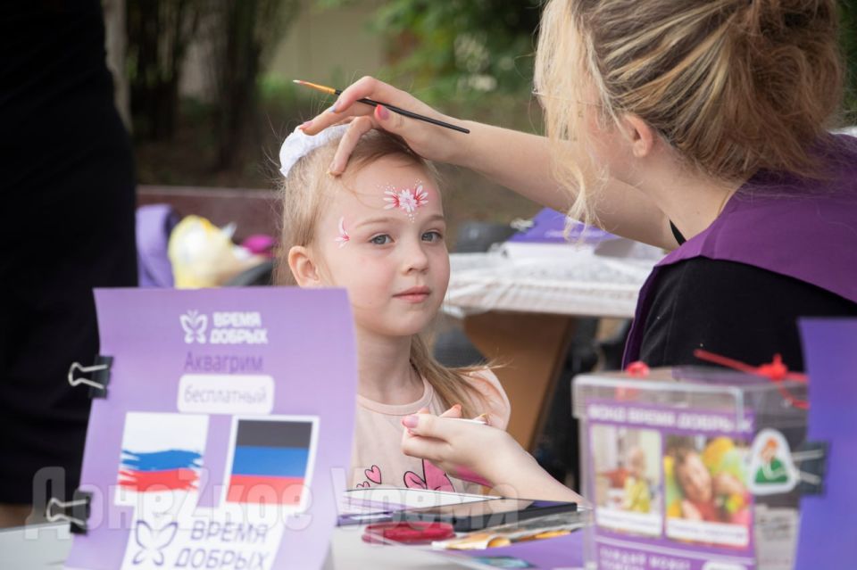 "Донецк живет": в столице ДНР отпраздновали День молодежи "Донецк живет": в столице ДНР отпраздновали День молодежи
