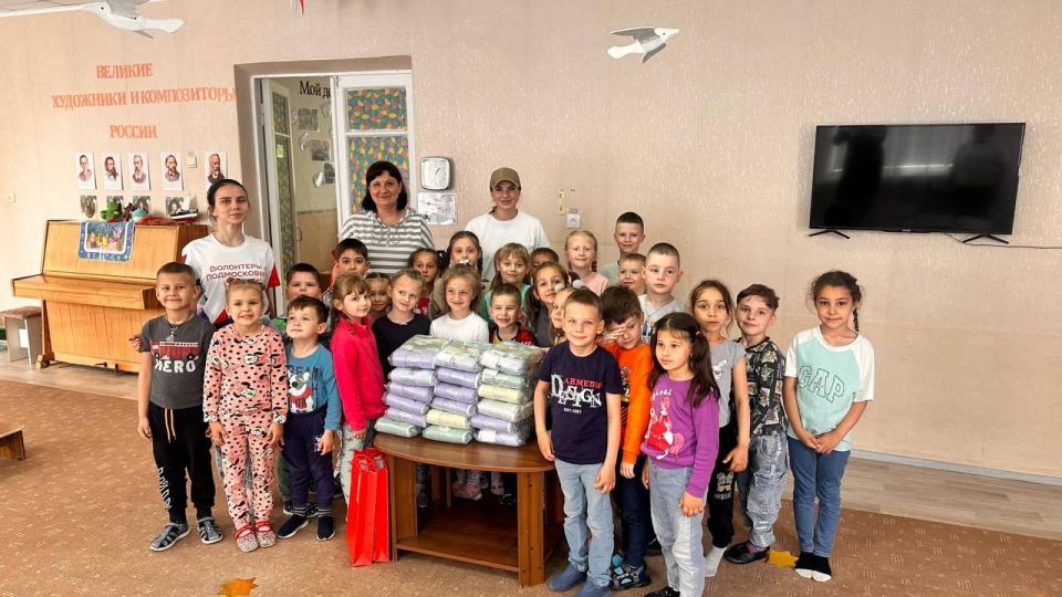 На днях подмосковные волонтеры организовали доставку гуманитарной помощи в ГКДОУ "Новоазовский Детский Сад № 1 "Теремок" На днях подмосковные волонтеры организовали доставку гуманитарной помощи в ГКДОУ "Новоазовский Детский Сад № 1 "Теремок"