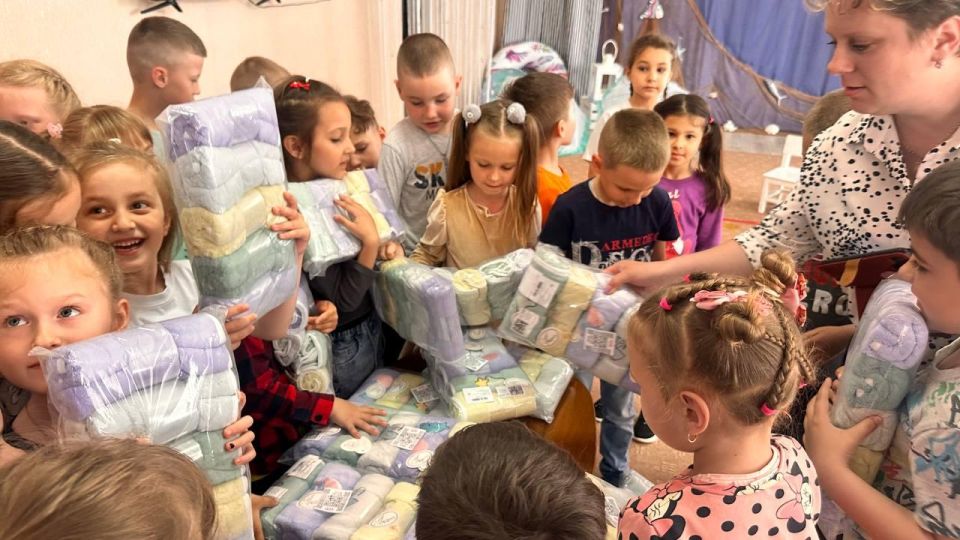 На днях подмосковные волонтеры организовали доставку гуманитарной помощи в ГКДОУ "Новоазовский Детский Сад № 1 "Теремок" На днях подмосковные волонтеры организовали доставку гуманитарной помощи в ГКДОУ "Новоазовский Детский Сад № 1 "Теремок"