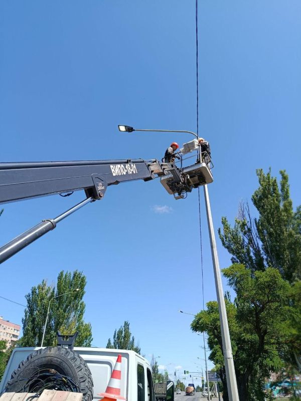 В Мариуполе обновили уличное освещение В Мариуполе обновили уличное освещение