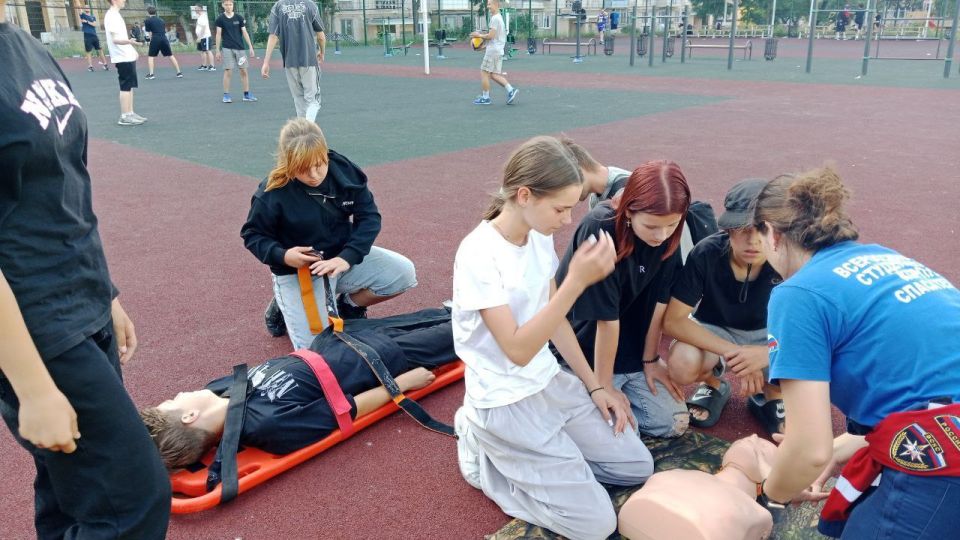 «Старший брат» расскажет. Добровольцы Мариупольского ССО ВСКС ПГТУ провели мастер-класс по оказанию первой помощи на городском пляже и у школы №53 в рамках проекта «Старший брат» «Старший брат» расскажет. Добровольцы Мариупольского ССО ВСКС ПГТУ провели мастер-класс по оказанию первой помощи на городском пляже и у школы №53 в рамках проекта «Старший брат»