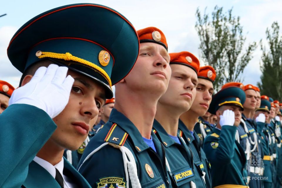 Выпуск 2025 - будущее МЧС России Выпуск 2025 - будущее МЧС России