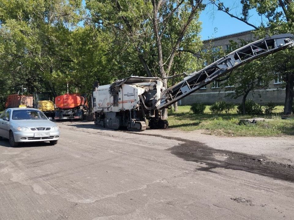 Александр Бондаренко: Проверил ход работ по ремонту одной из дорог Червоногвардейского района Макеевки Александр Бондаренко: Проверил ход работ по ремонту одной из дорог Червоногвардейского района Макеевки