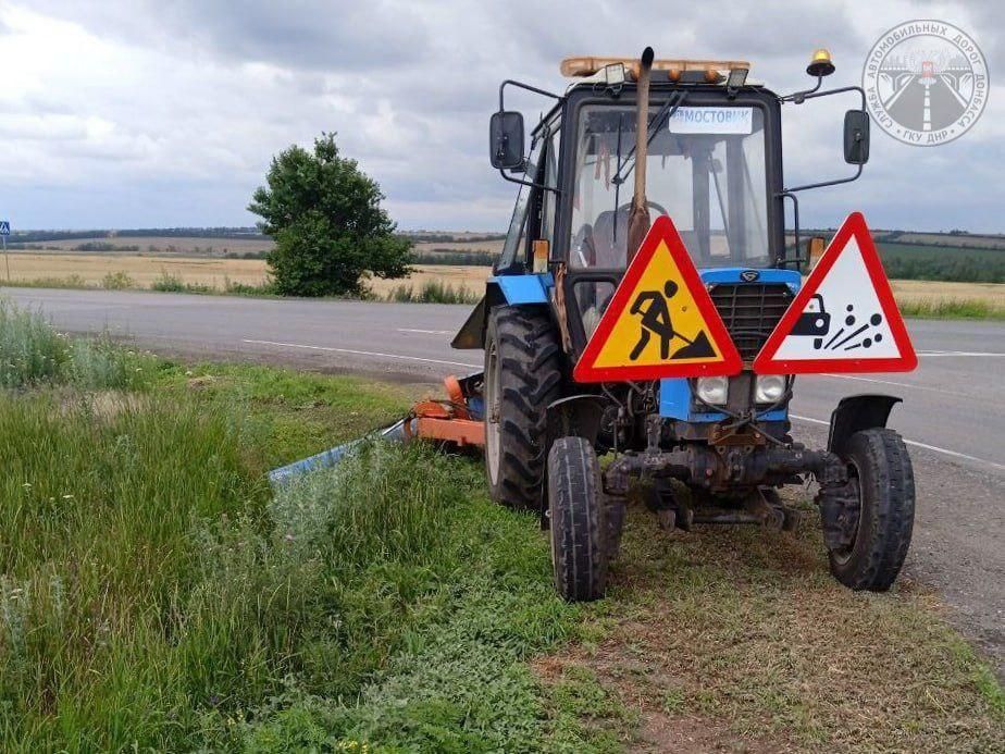 Игорь Лызов: В ежедневном режиме специалисты продолжают работы в рамках летнего содержания автомобильных дорог Игорь Лызов: В ежедневном режиме специалисты продолжают работы в рамках летнего содержания автомобильных дорог