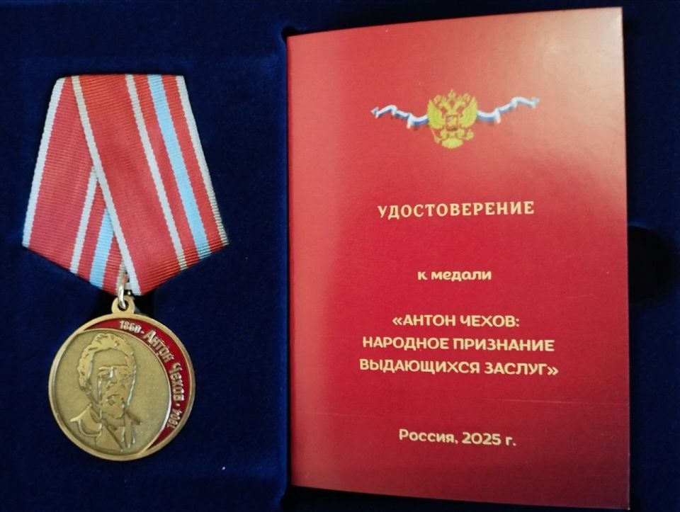 8 июня в Доме архитекторов г. Москвы состоялось награждение литераторов, деятелей науки и культуры различными наградами 8 июня в Доме архитекторов г. Москвы состоялось награждение литераторов, деятелей науки и культуры различными наградами