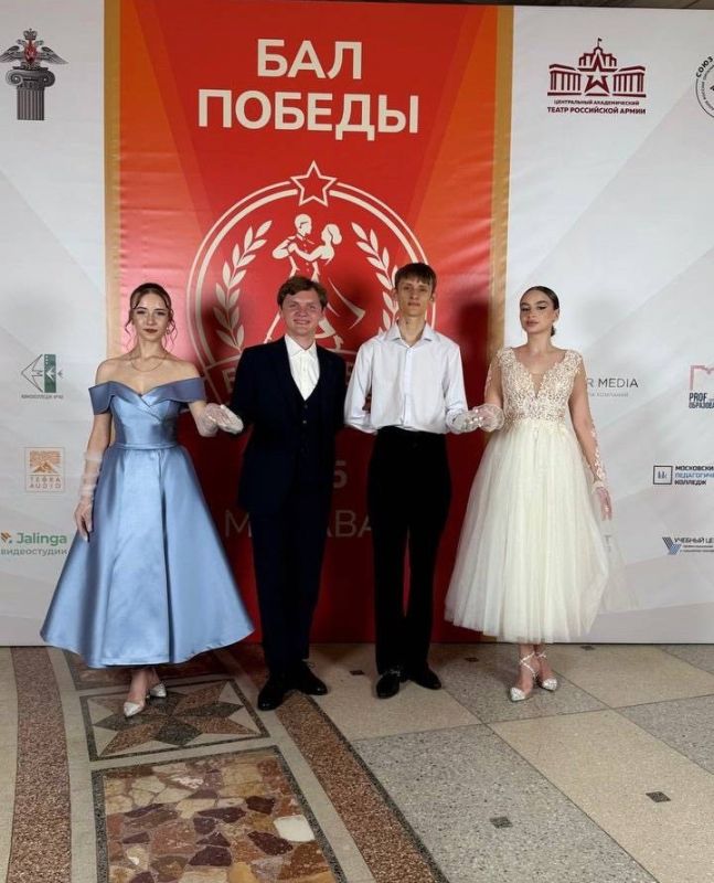 Александр Шатов: Танцевальные пары из Шахтерска посетили "Бал Победы" Александр Шатов: Танцевальные пары из Шахтерска посетили "Бал Победы"