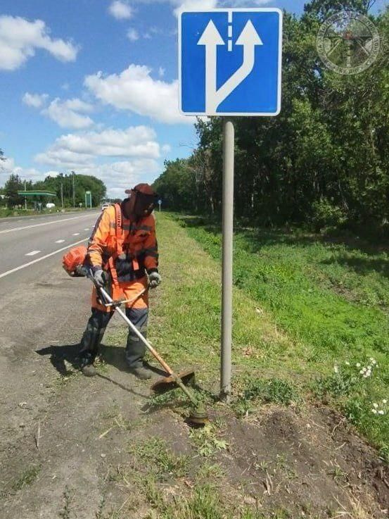 Игорь Лызов: В ежедневном режиме специалисты продолжают работы в рамках летнего содержания автомобильных дорог Игорь Лызов: В ежедневном режиме специалисты продолжают работы в рамках летнего содержания автомобильных дорог