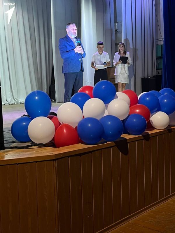 С Днём молодёжи!. Активисты Движения Первых доказывают, что будущее в надёжных руках! В Мангушском муниципальном округе прошли культурные мероприятия, включая концертную программу, которая зарядила всех энергией! Глава... С Днём молодёжи!. Активисты Движения Первых доказывают, что будущее в надёжных руках! В Мангушском муниципальном округе прошли культурные мероприятия, включая концертную программу, которая зарядила всех энергией! Глава...