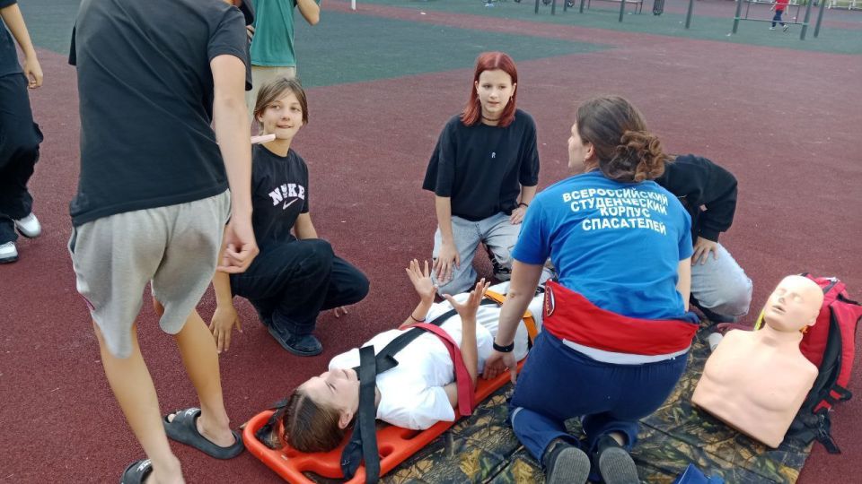 «Старший брат» расскажет. Добровольцы Мариупольского ССО ВСКС ПГТУ провели мастер-класс по оказанию первой помощи на городском пляже и у школы №53 в рамках проекта «Старший брат» «Старший брат» расскажет. Добровольцы Мариупольского ССО ВСКС ПГТУ провели мастер-класс по оказанию первой помощи на городском пляже и у школы №53 в рамках проекта «Старший брат»
