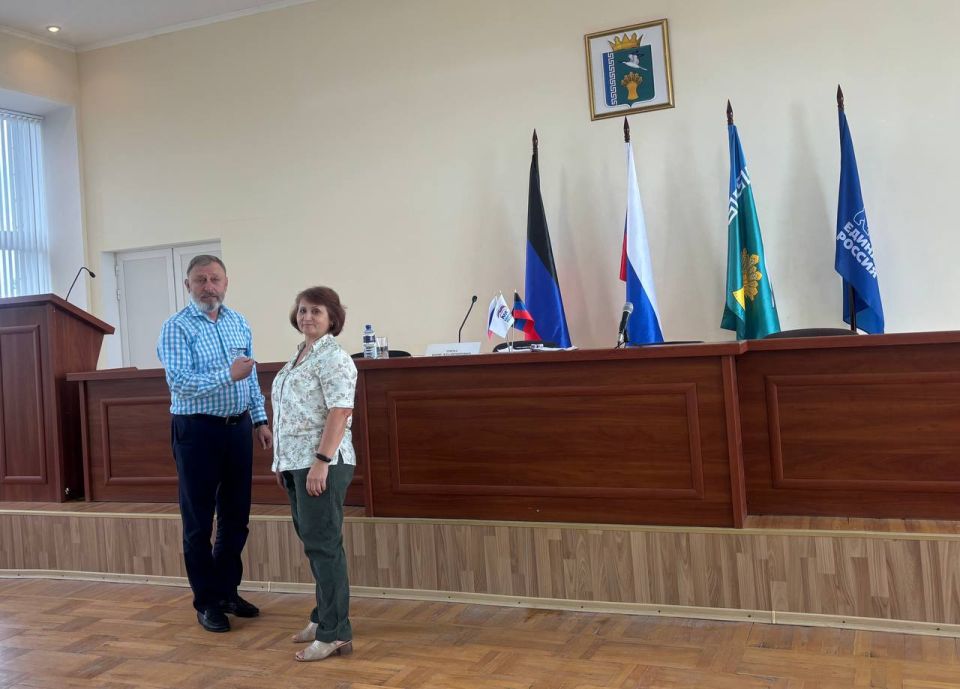 Секретарь Мангушского местного отделения Всероссийской политической партии «Единая Россия» Борис Трима провел совещание, собравшее секретарей первичных общественных организаций местного отделения партии «Единая Россия»... Секретарь Мангушского местного отделения Всероссийской политической партии «Единая Россия» Борис Трима провел совещание, собравшее секретарей первичных общественных организаций местного отделения партии «Единая Россия»...