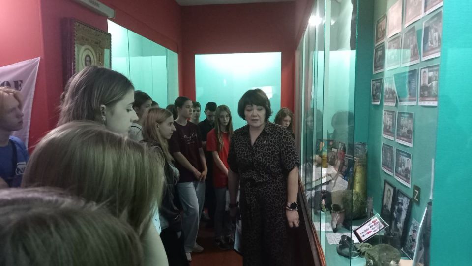 Музей посетили представители молодежных организаций: «Молодёжная Республика», «Молодая Гвардия», «Движение первых», «Народная Дружина» и члены семей участников СВО Музей посетили представители молодежных организаций: «Молодёжная Республика», «Молодая Гвардия», «Движение первых», «Народная Дружина» и члены семей участников СВО