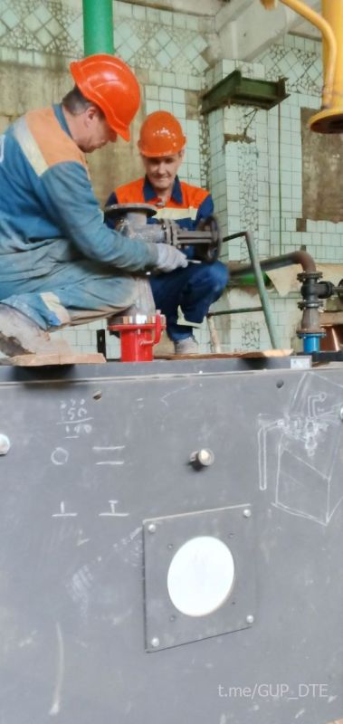 СПЕЦИАЛИСТАМИ «ДОНБАССТЕПЛОЭНЕРГО» ВЫПОЛНЕНА УСТАНОВКА НОВЫХ КОТЛОВ НА КОТЕЛЬНОЙ В ТОРЕЗЕ СПЕЦИАЛИСТАМИ «ДОНБАССТЕПЛОЭНЕРГО» ВЫПОЛНЕНА УСТАНОВКА НОВЫХ КОТЛОВ НА КОТЕЛЬНОЙ В ТОРЕЗЕ