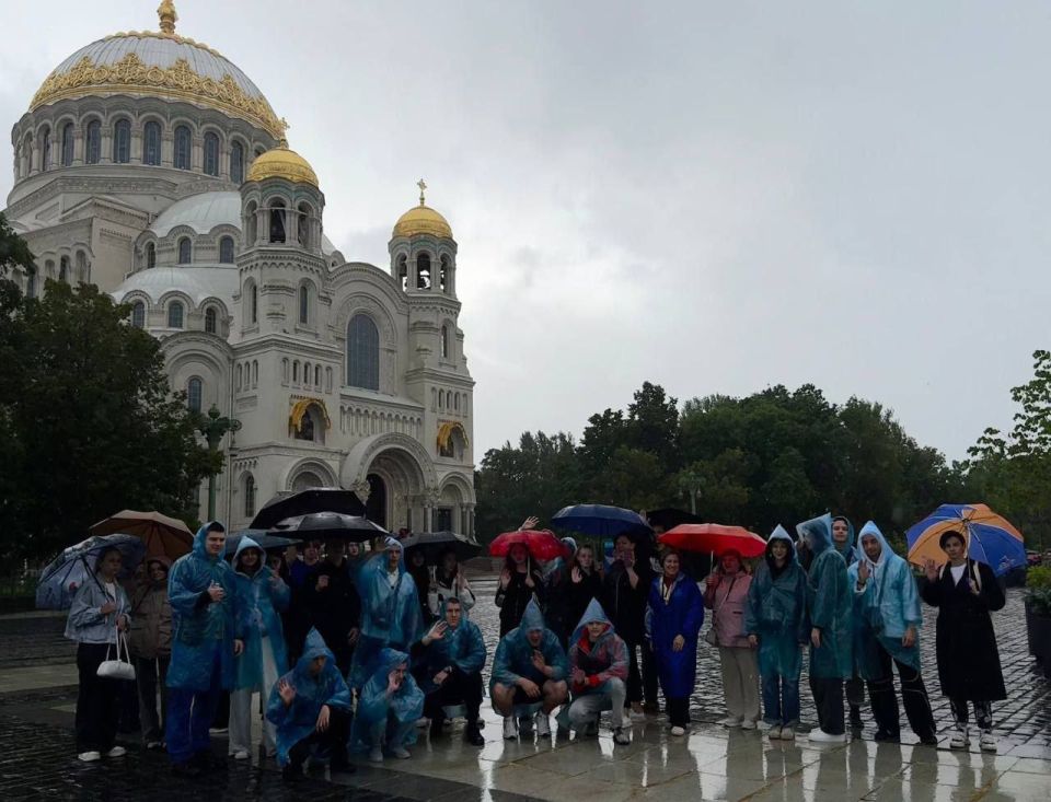 Юрий Будрин: 29 июня делегация выпускников Кировского района побывала в городе Кронштадт на острове Котлин Юрий Будрин: 29 июня делегация выпускников Кировского района побывала в городе Кронштадт на острове Котлин