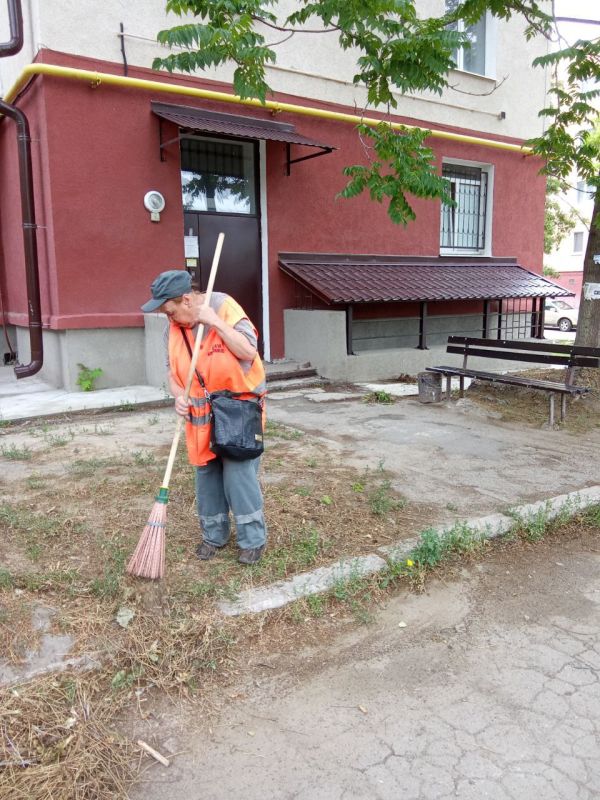 «Мариупольжилкомплекс» продолжает благоустройство дворов многоэтажек «Мариупольжилкомплекс» продолжает благоустройство дворов многоэтажек