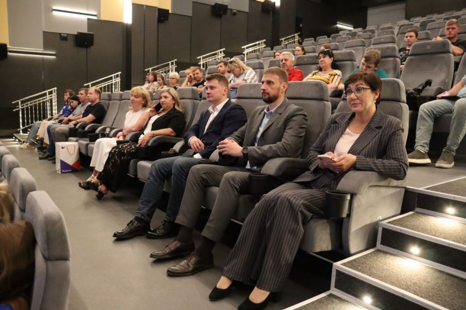 Премьера фильма "Вместе навсегда" в Мариуполе: взгляд на Референдум 2022 года Премьера фильма "Вместе навсегда" в Мариуполе: взгляд на Референдум 2022 года