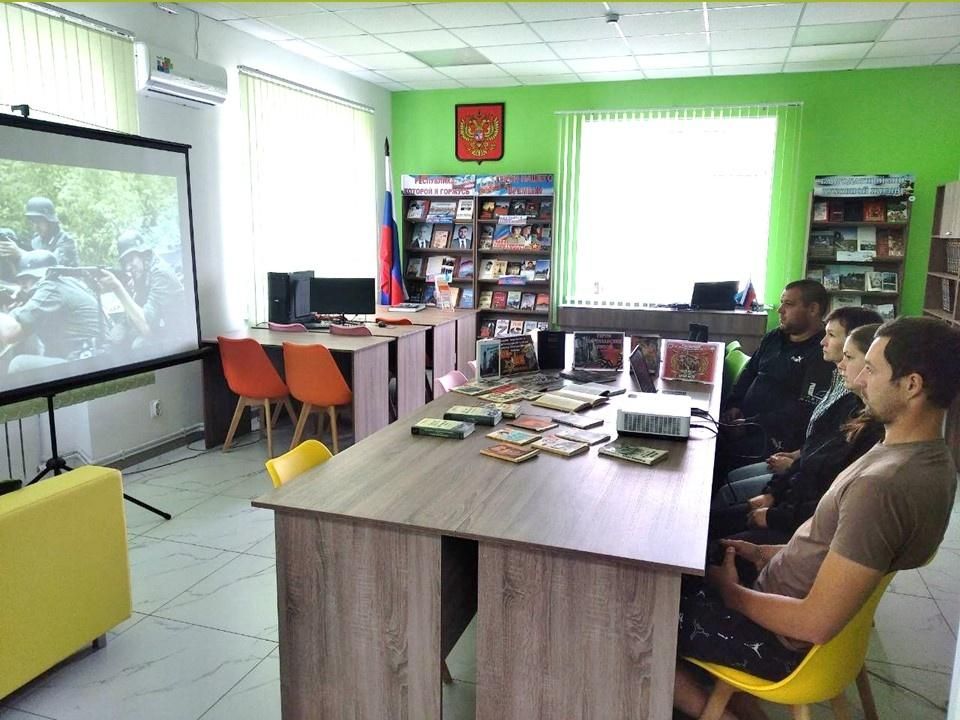 В библиотеках Докучаевска прошли мероприятия ко Дню партизан и подпольщиков В библиотеках Докучаевска прошли мероприятия ко Дню партизан и подпольщиков