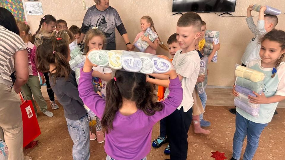 На днях подмосковные волонтеры организовали доставку гуманитарной помощи в ГКДОУ "Новоазовский Детский Сад № 1 "Теремок" На днях подмосковные волонтеры организовали доставку гуманитарной помощи в ГКДОУ "Новоазовский Детский Сад № 1 "Теремок"