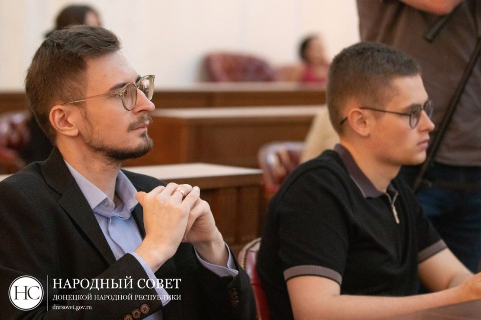 Состоялось заключительное пленарное заседание Молодежного Парламента ДНР третьего созыва Состоялось заключительное пленарное заседание Молодежного Парламента ДНР третьего созыва